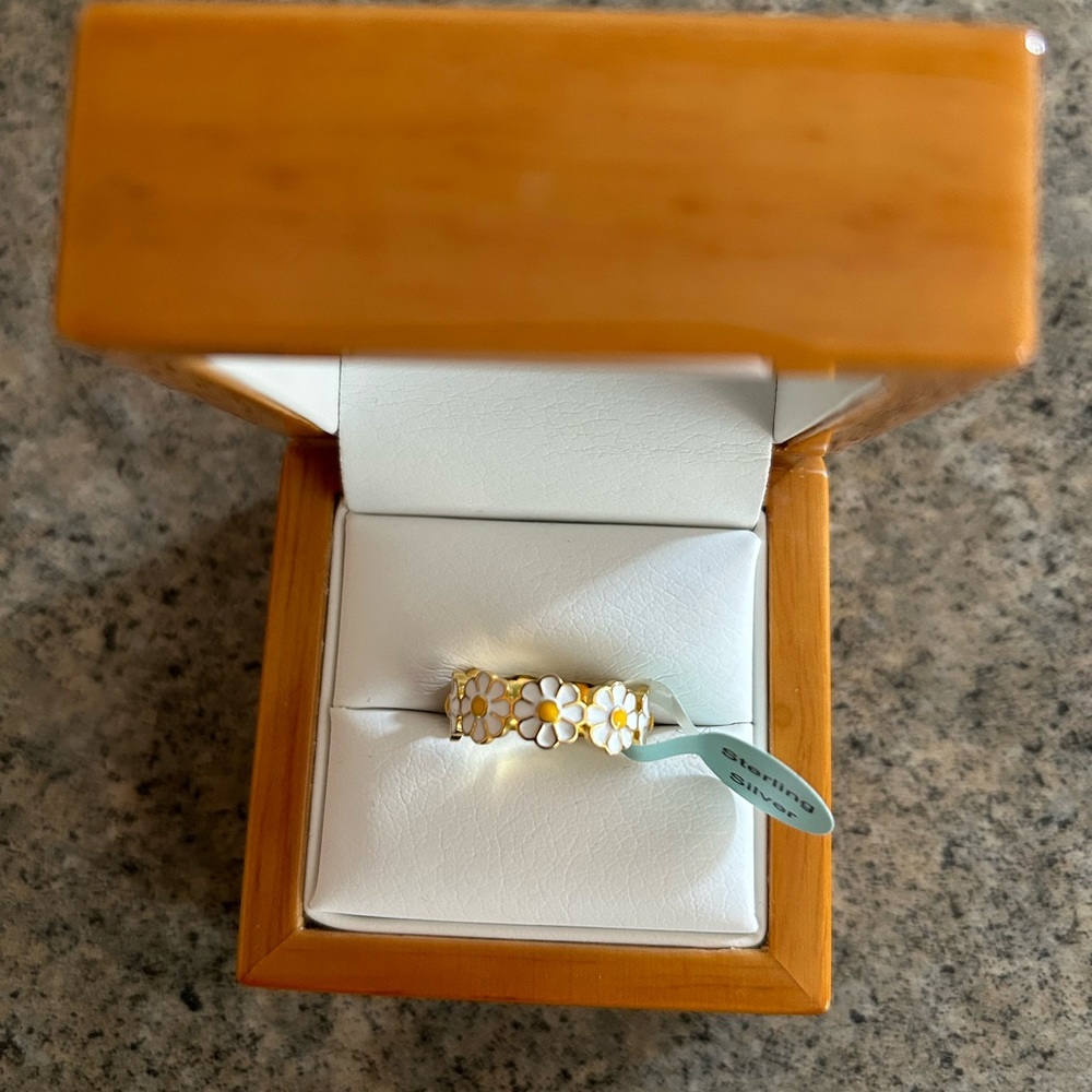 💍 Daisy 925 Ring, Size 7, *Gold* Toned, NWT